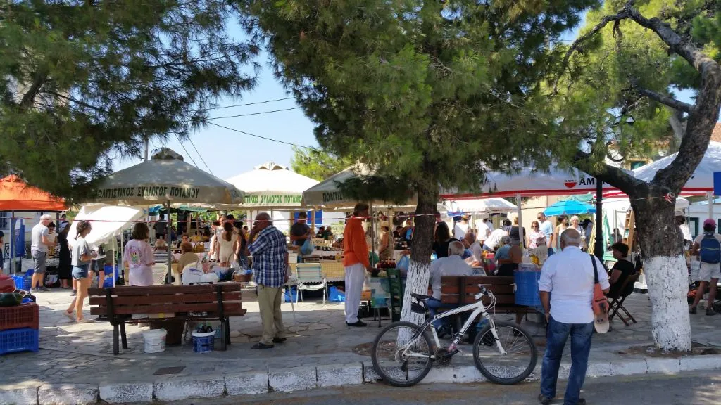 Sonntagsmarkt in Potamos